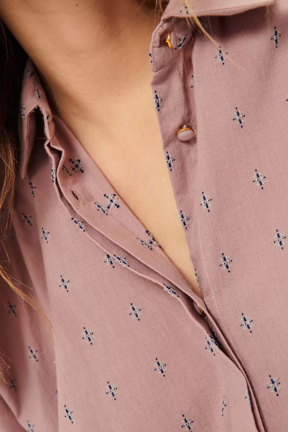 Chemise Sabin Mirage - Haut féminin en popeline légère - Collection Des Petits Hauts

(Note : J'ai restructuré la titraison en mettant en avant le nom du produit, ses caractéristiques matérielles et la collection. J'ai utilisé des traits d'union pour fluidifier la lecture tout en conservant les informations clés. L'ajout de 