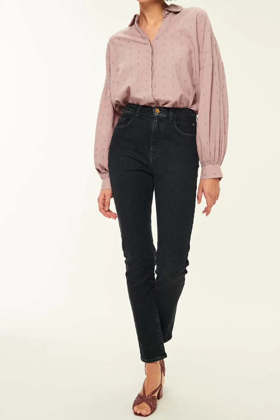 Chemise Sabin Mirage - Haut féminin en popeline légère - Collection Des Petits Hauts

(Note : J'ai restructuré la titraison en mettant en avant le nom du produit, ses caractéristiques matérielles et la collection. J'ai utilisé des traits d'union pour fluidifier la lecture tout en conservant les informations clés. L'ajout de 