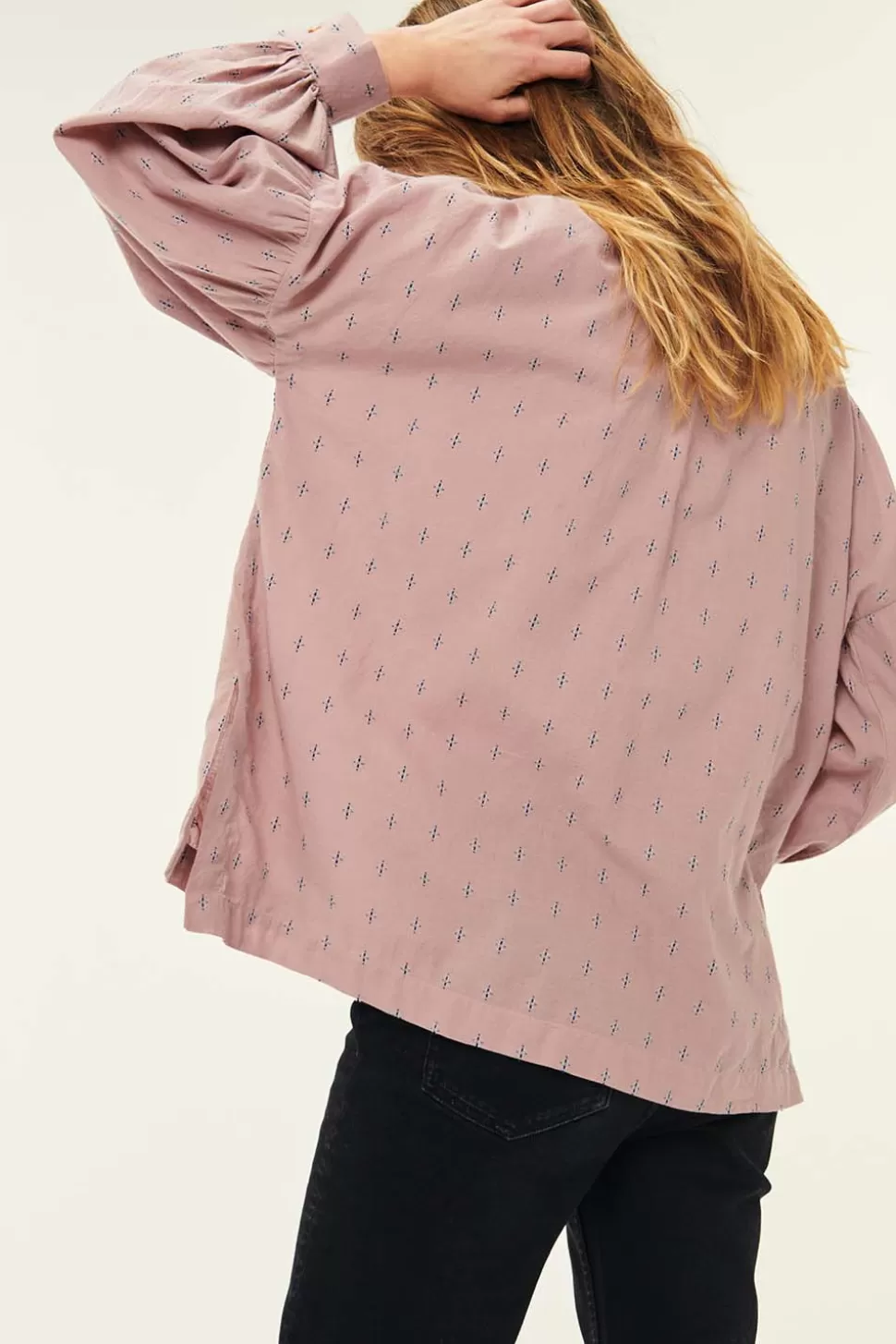 Chemise Sabin Mirage - Haut féminin en popeline légère - Collection Des Petits Hauts

(Note : J'ai restructuré la titraison en mettant en avant le nom du produit, ses caractéristiques matérielles et la collection. J'ai utilisé des traits d'union pour fluidifier la lecture tout en conservant les informations clés. L'ajout de 