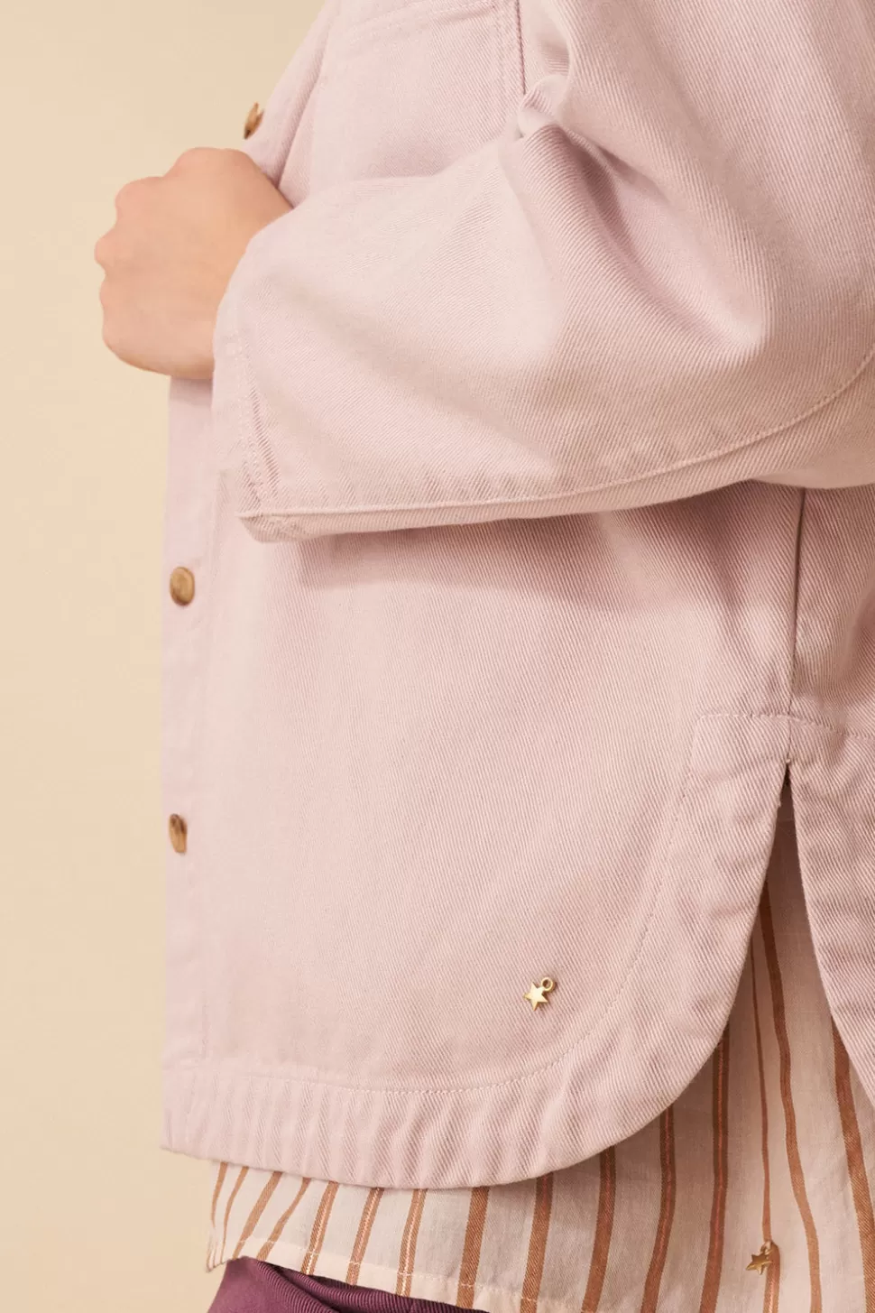 Veste surchemise élégante Loukian - Collection Printemps 2024 par Milkshake | Manteaux légers et hauts stylés pour femme